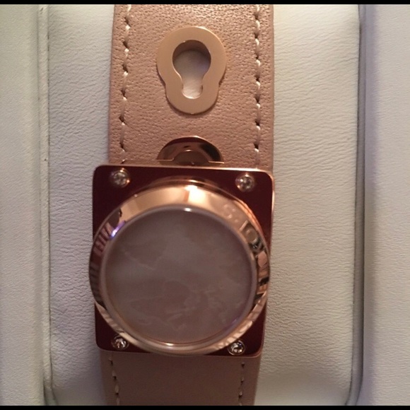 Michael Kors Activity Tracker - Picture 3 of 8